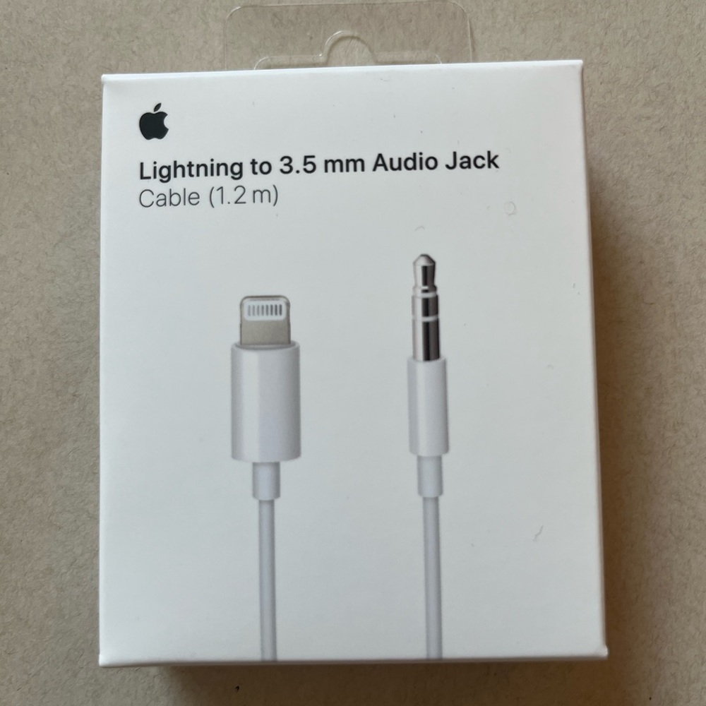 Lightning to 3.5 mm Audio Jack Apple